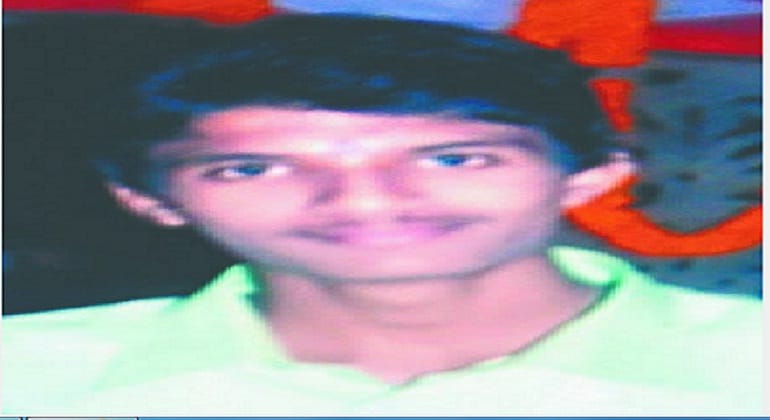 Three youth drowns after trying to take selfie while in a boat