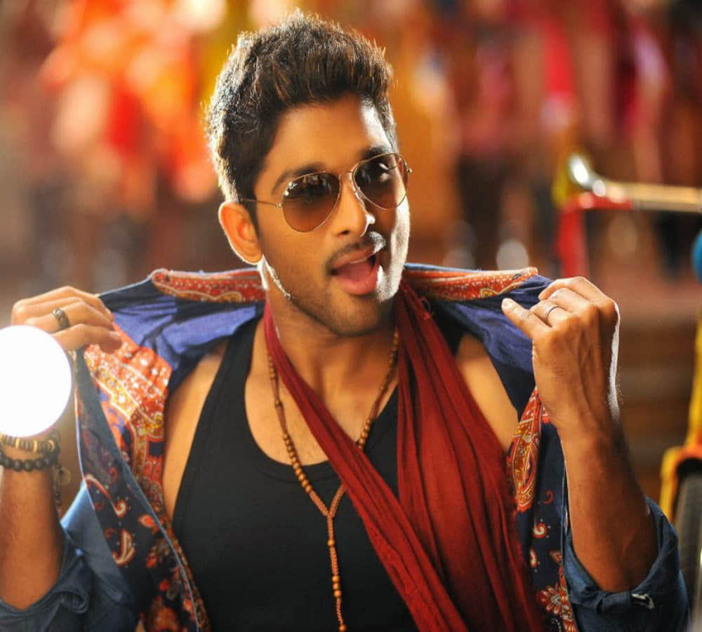 Allu Arjun teenager look unrecognizable picture viral as he poses with Megastar Chiranjeevi