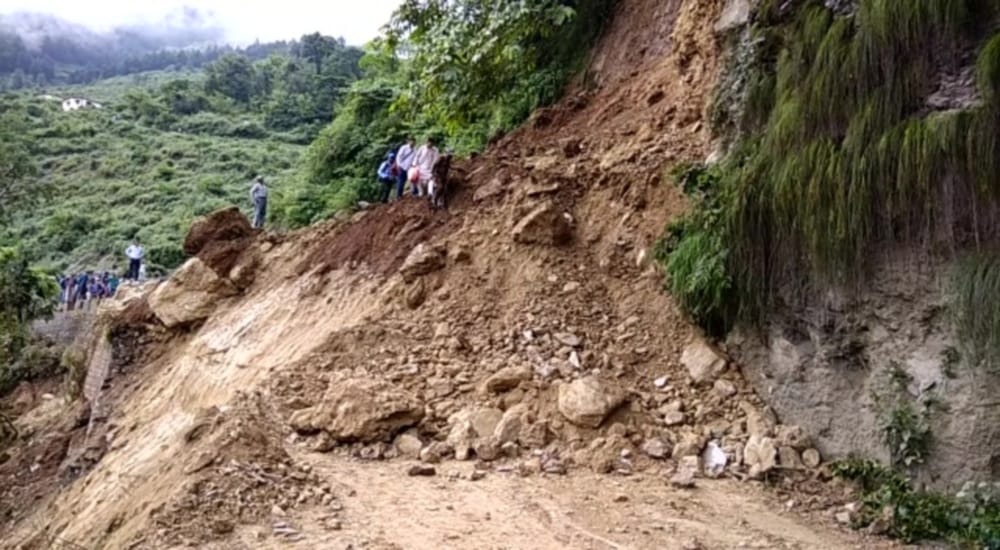 pics of badrianth highway after block due to landslide