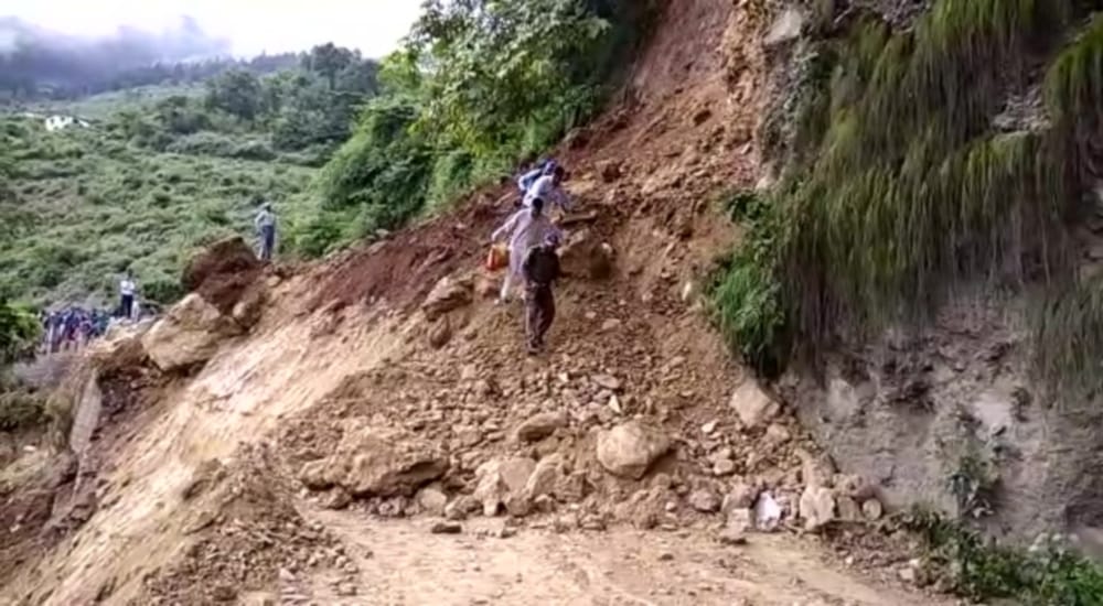 pics of badrianth highway after block due to landslide