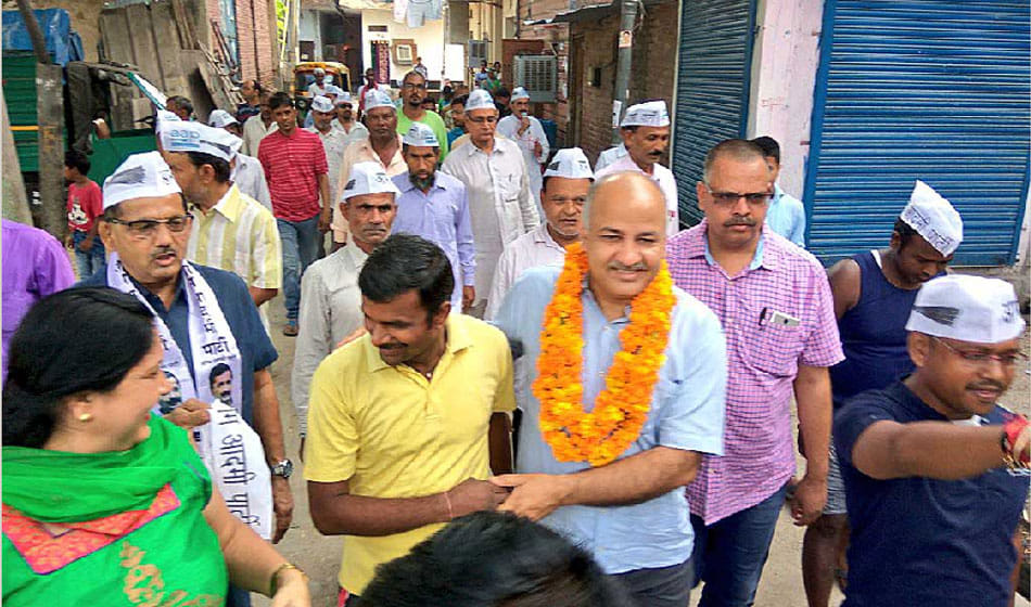 controversial poster of aam aadmi party distributed in delhi case ragistered