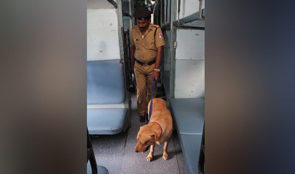 fake bomb in train message to police, nothing was found when investigated