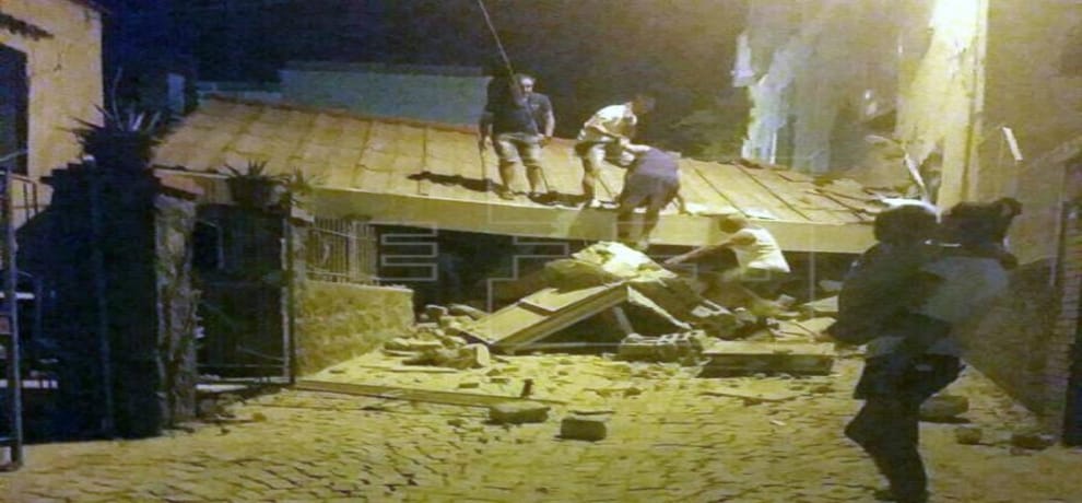 earthquake rocks resort island of ischia in italy