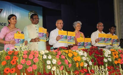 central minister faggan singh kulaste says that do not politics on ganga