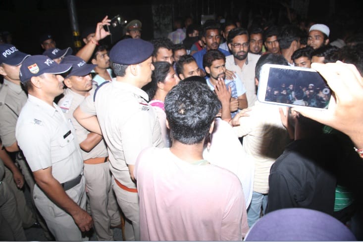 exclusive photos of Ruckus in police station against lovers of two community