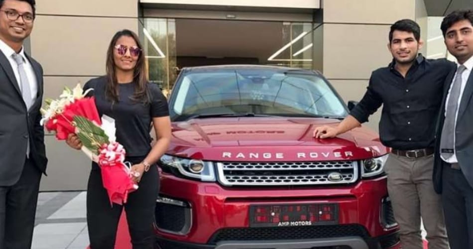 dangal girl geeta phogat buys a brand new Range Rover, pictures go viral on social media
