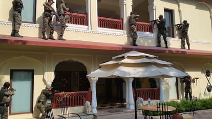 Encouraged by making tourist hostage in five star hotels, commandos handled the Front in jaipur