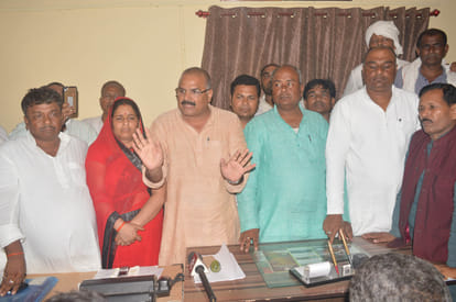 BJP win mau district panchyat election, SP loose 
