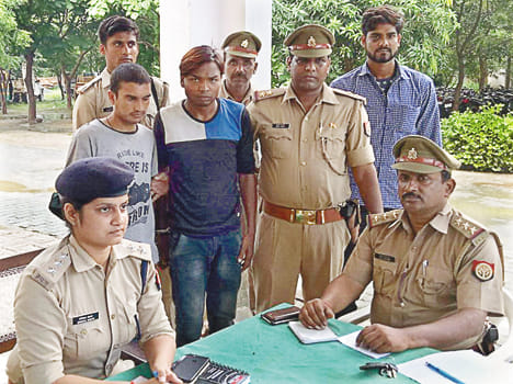 The throat was pressed after poisonous injection