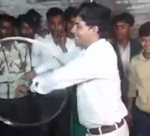 Watch man doing Pahiya Dance in Baraat 