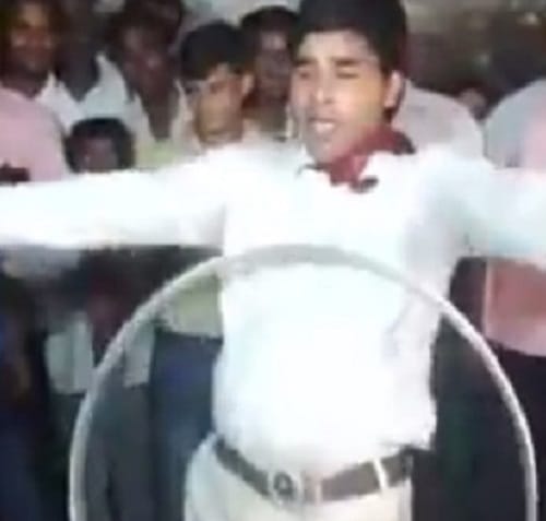 Watch man doing Pahiya Dance in Baraat 