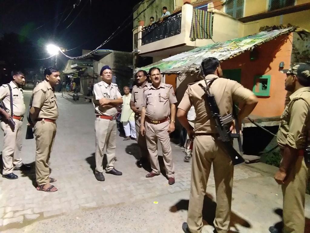 In two communities in Sikandarau, rioting