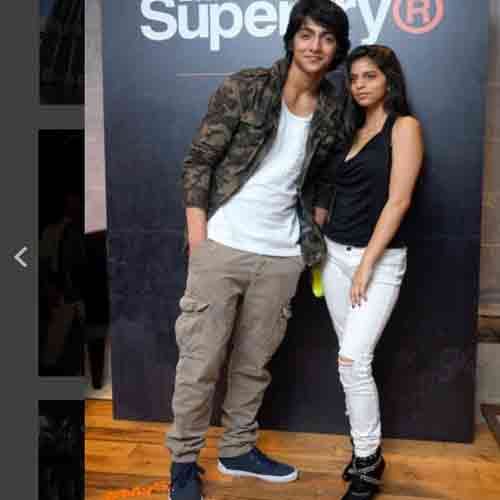 shahrukh khan daughter suhana is looking fabulous in her new fashion of metal boots