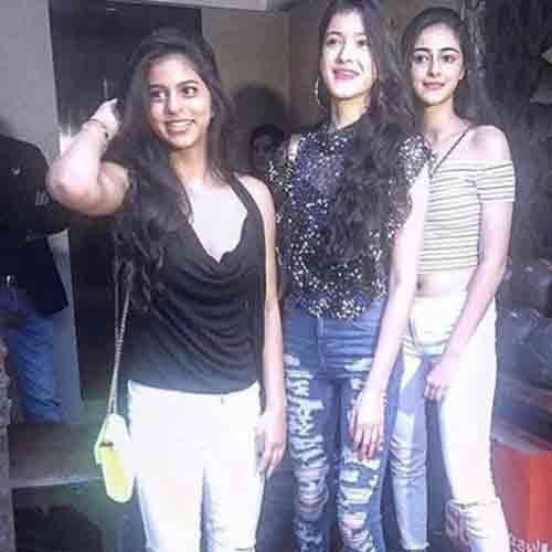 shahrukh khan daughter suhana is looking fabulous in her new fashion of metal boots