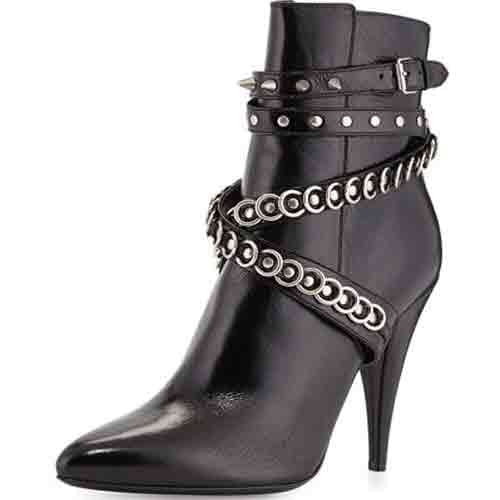 shahrukh khan daughter suhana is looking fabulous in her new fashion of metal boots