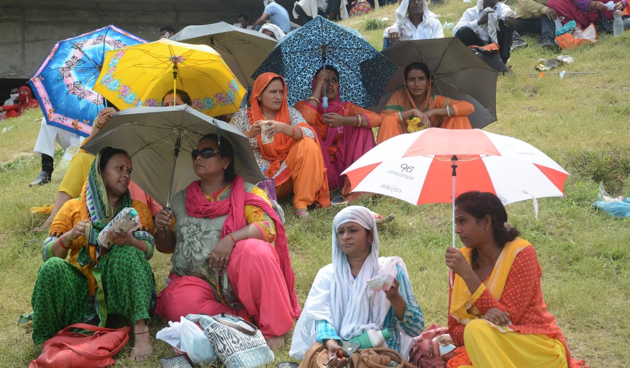 Shiksha Mitra file a case on qualifying marks in teacher recruitment examination 