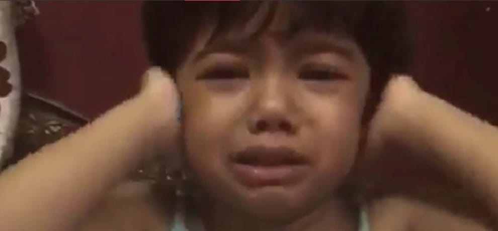 This child Toshi Sabri is niece of bollywood singers Virat Kohli was shared crying girls video