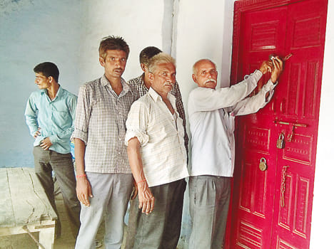 Three hours post office closed in post office