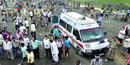kaifiyat express train derails near auraiya in up 