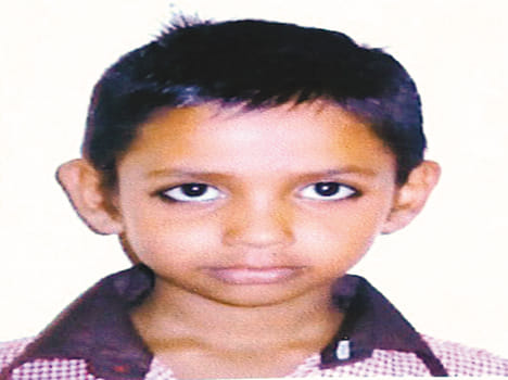 Three students drowned in primary school wall, one killed