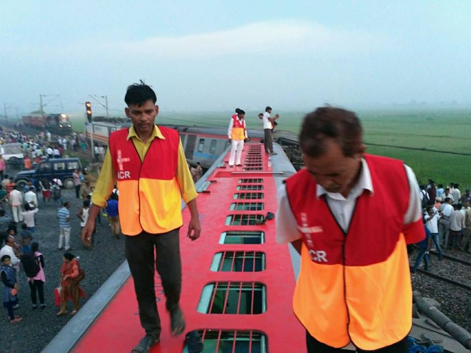 kaifiyat express: auraiya train accident live photos