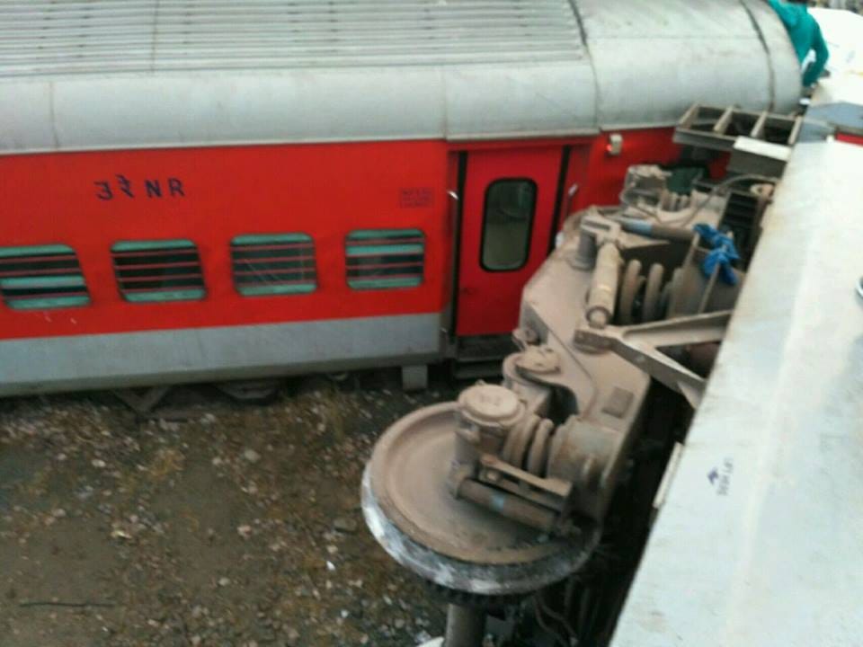kaifiyat express: auraiya train accident live photos