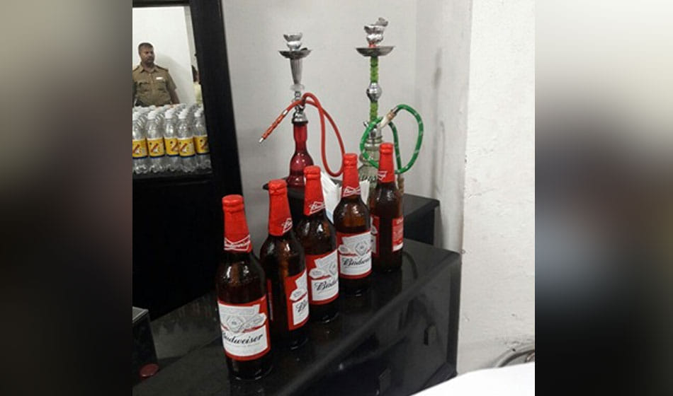 illegal casino running in a delhi farm house seized by police, 30 people including 5 women arrest