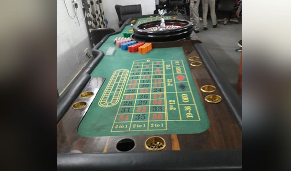 illegal casino running in a delhi farm house seized by police, 30 people including 5 women arrest