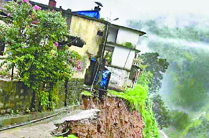 Madkot again threatens landslide