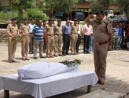 one constables death during fight each other in state bank of india