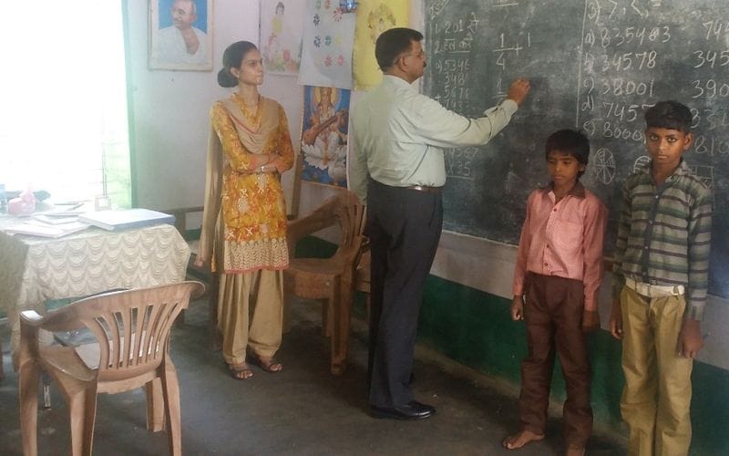 कक्षा तीन के बच्चे नहीं सुना सके दो का पहाड़ा
