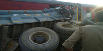 railways officers on kaifiyat express accident 