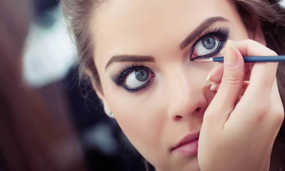 five easy makeup tips for those girls who wear glasses