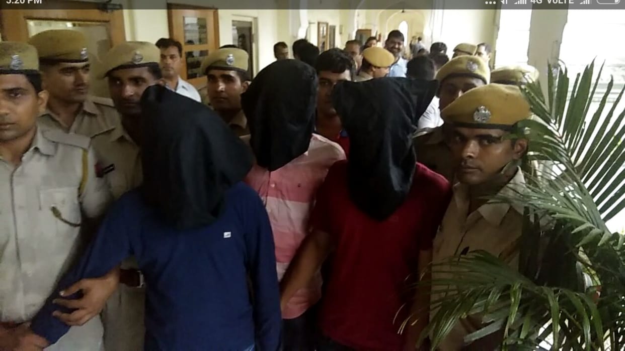 Search targets with help of google and then looted worth Rs 9 crore gold in  jaipur