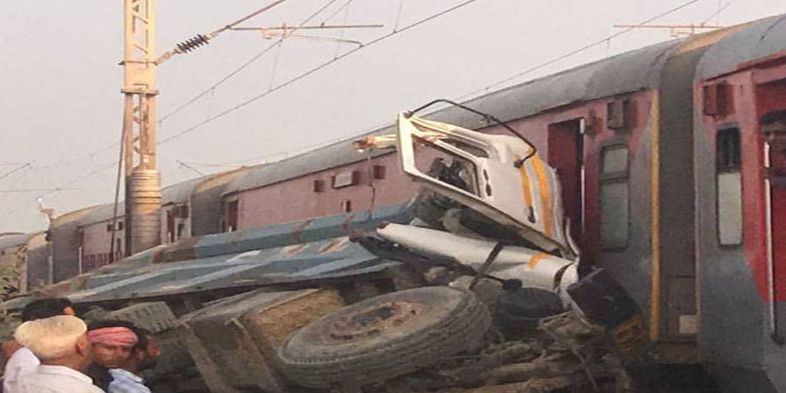 How passenger survive in kaifiyat express derailed in auriya