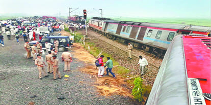 How passenger survive in kaifiyat express derailed in auriya