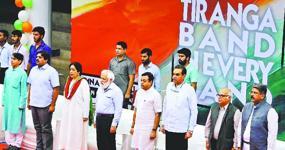 music system stopped during national anthem in bjp mp kirron kher prog