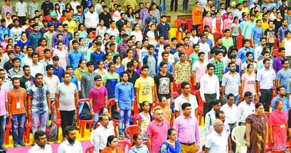 music system stopped during national anthem in bjp mp kirron kher prog