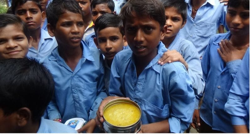 मध्याह्न भोजन में लापरवाही पर 32 स्कूलों को नोटिस