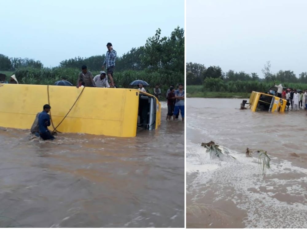 photos of school bus flows into flood 