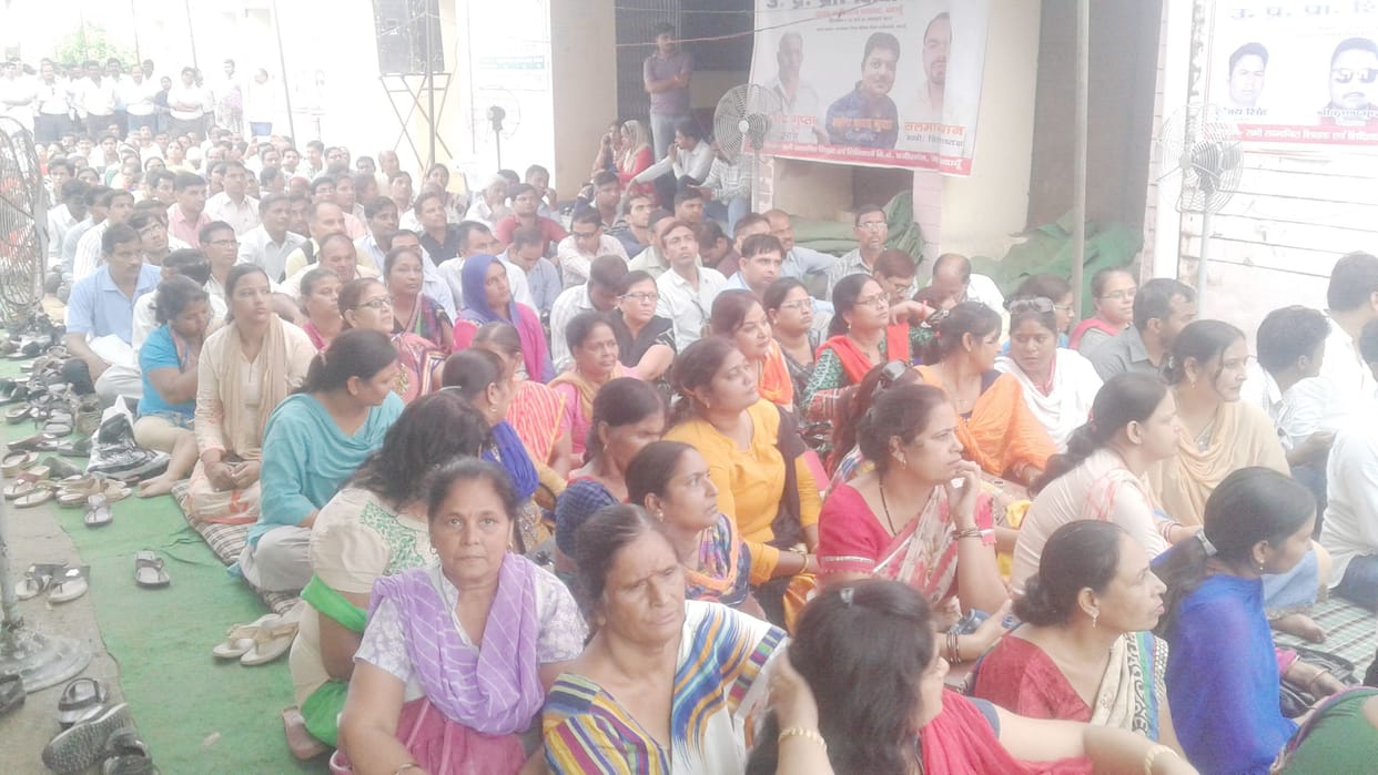 Shikshamitra gars up for tussle with Govt
