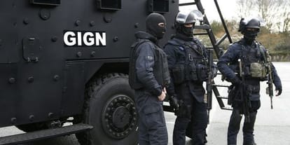 french commandos converts to Islam for the grand mosque in mecca
