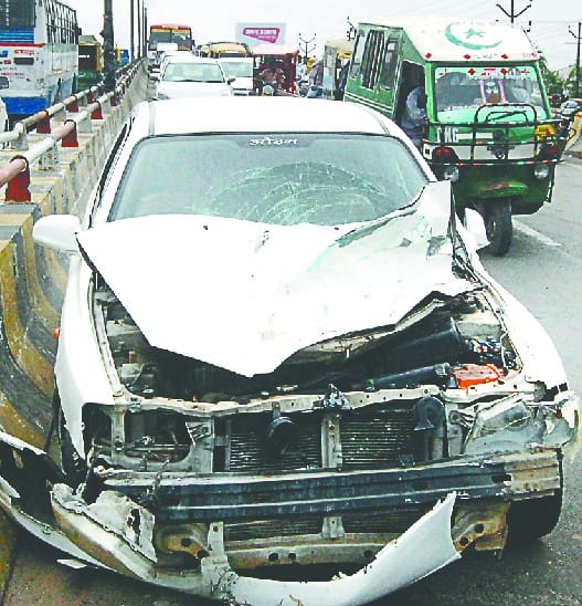 car rann on delhi road
