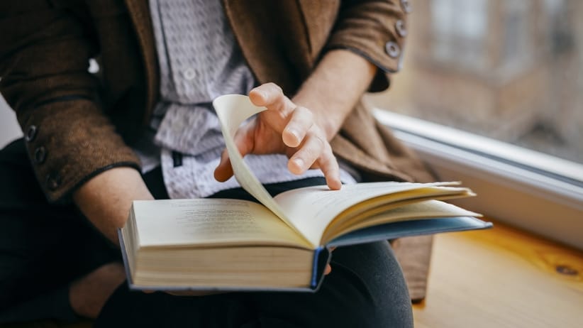 Five postures to read books perfectly