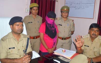 con lady police arrested in faizabad during checking
