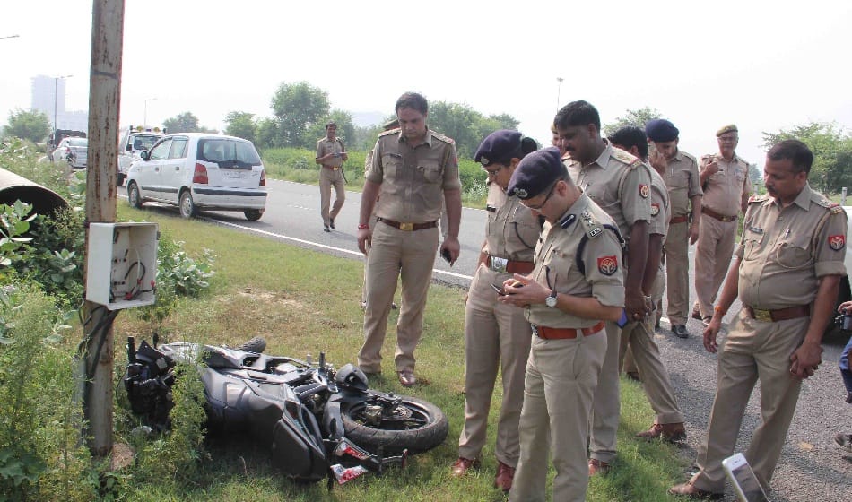  encounter between police team and criminals, 2 jawans injured in greater noida