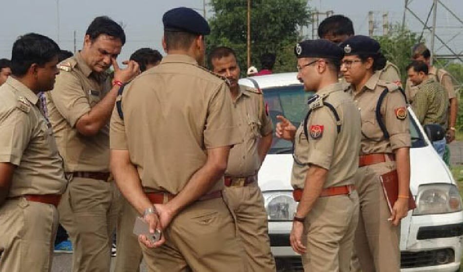  encounter between police team and criminals, 2 jawans injured in greater noida