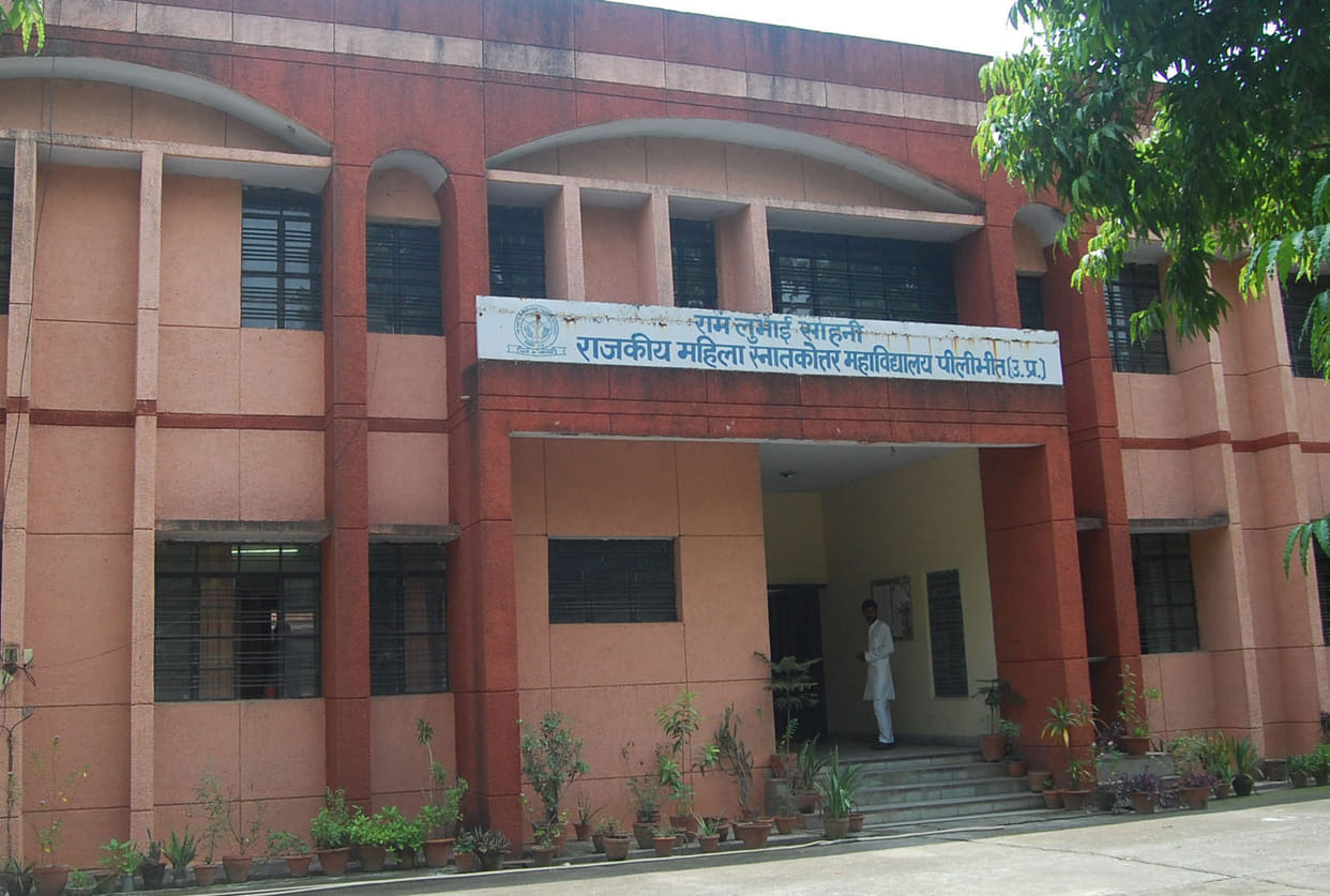 Only four teachers running mahila mahavidyalaya 
