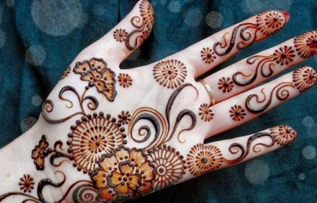 10 Unique A Letter Mehndi Designs With Pictures