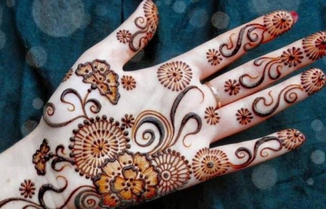  boys put their hands on the henna